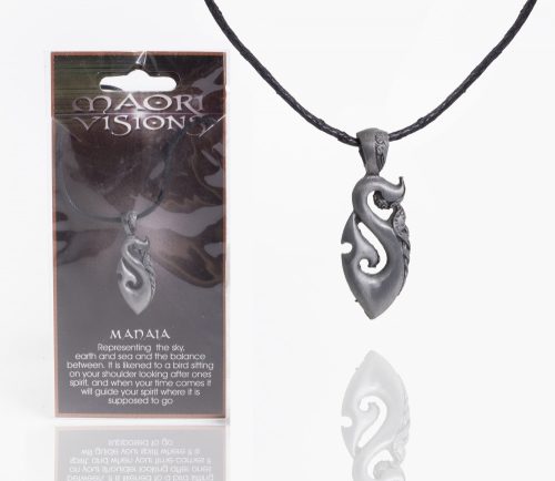 683049 NECKLACE WITH MAORI MEDAL