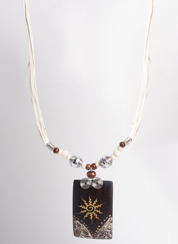 683100 NATURAL NECKLACE WITH WOOD MEDAL, SUN PATTERN, WHITE