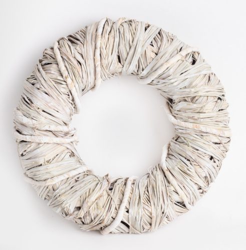 K472402 BASS WREATH WHITE