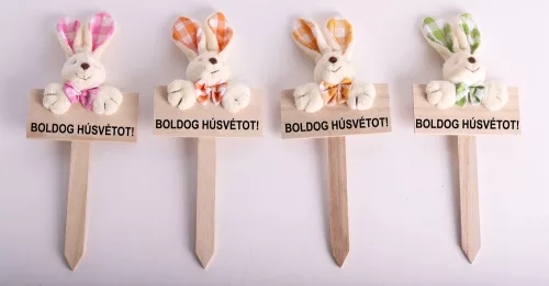 FA DEKORÁCIÓ, TÁBLA, TEXTIL NYÚLLAL, BOLDOG HÚSVÉTOT FELIRAT