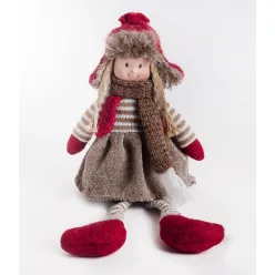   TEXTIL LÁNY, LÓGÓ LÁBBAL, BARNA ÉS BORDÓ RUHÁBAN, SAPKÁBAN