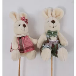 TEXTIL NYÚL FIÚ VAGY LÁNY, PÁLCÁN, ZÖLD/PIROS RUHÁBAN