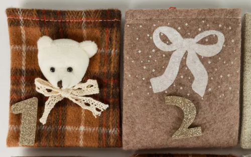 TEXTIL ADVENTI NAPTÁR SZÜTYŐ, 24 NAP, BARNA
