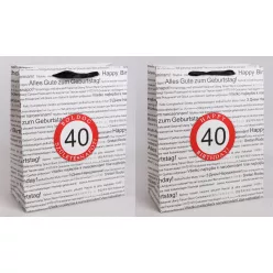   PAPÍRTASAK MATT, SZALAG FÜLLEL, FEHÉR ALAPON FEKETE, TÖBBFÉLE NEMZETKÖZI NYELVEN HAPPY BIRTHDAY FELIRATTAL A HÁTTÉRBEN, PIROS KARIKÁBAN ÉVSZÁMMAL, 40