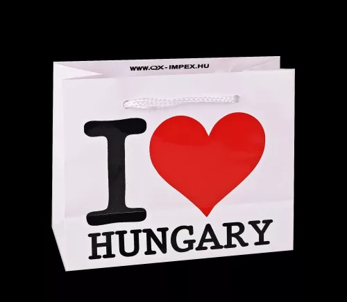 PAPÍRTASAK FÉNYES, FEHÉR ALAPON FEKETE I LOVE HUNGARY FELIRATTAL, PIROS SZÍVVEL