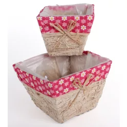   RAFFIA KASPÓ, 2 DARABOS SZETT, KOCKA ALAKÚ, SZALAGGAL, PIROS VIRÁGOS MINTÁVAL