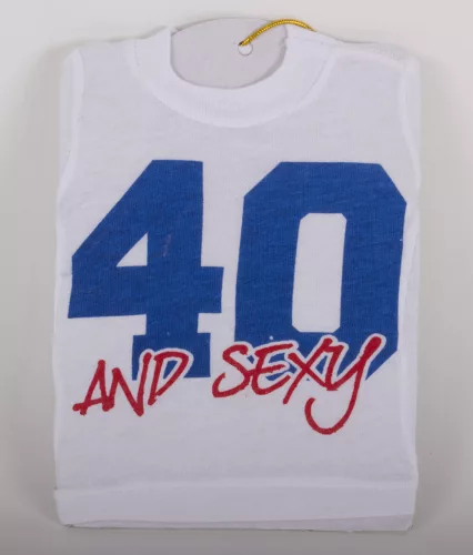 MINI PÓLÓ, 40 AND SEXY FELIRAT